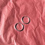 SILVER MEDIUM SEAMLESS HOOPS