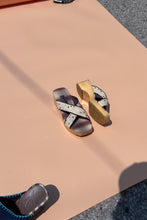 Load image into Gallery viewer, ONSEN SANDAL IN FETE