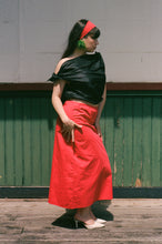 Load image into Gallery viewer, SWAN TOP IN BLACK