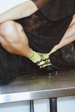 Load image into Gallery viewer, black velvet mary jane 90s heel with bows