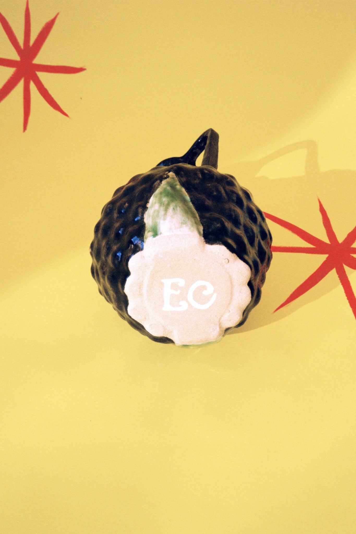 GRAPE VASE IV - Elliot Camarra