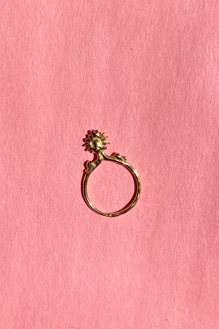 18k gold plated bronze ring with sunflower detail