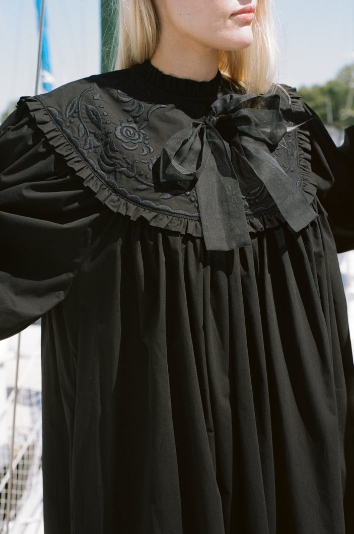 ASTRID DRESS WITH EMBROIDERY IN BLACK