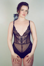 Load image into Gallery viewer, AUNNIE BODYSUIT IN BLACK LACE