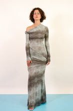 Load image into Gallery viewer, DERYA GOWN IN BLUE/BROWN POLKADOT GRADIENT