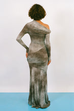 Load image into Gallery viewer, DERYA GOWN IN BLUE/BROWN POLKADOT GRADIENT