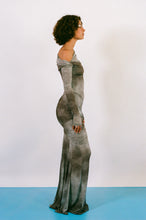 Load image into Gallery viewer, DERYA GOWN IN BLUE/BROWN POLKADOT GRADIENT