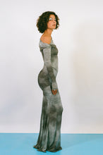 Load image into Gallery viewer, DERYA GOWN IN BLUE/BROWN POLKADOT GRADIENT