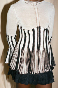 FLUTE TOP IN WHITE BASE BLACK + WHITE TRIM