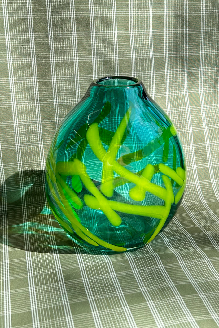 NASSAU VASE IN KIWI