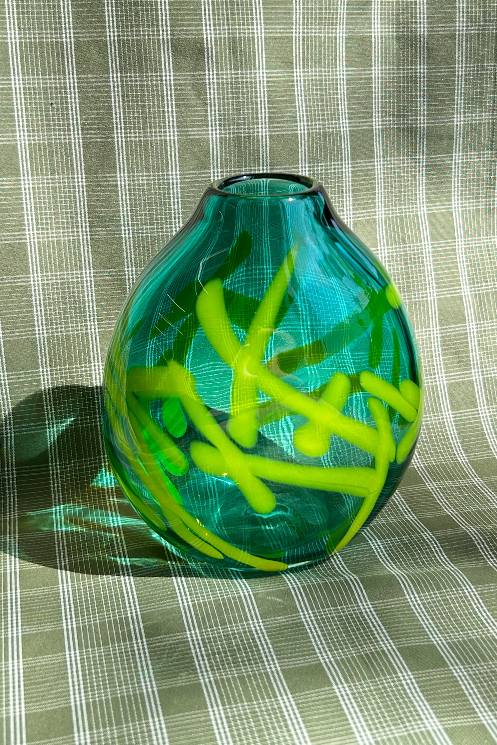 NASSAU VASE IN KIWI