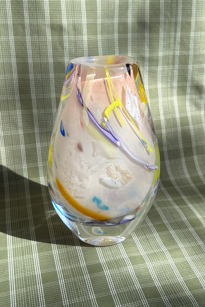 TRIANGLE VASE IN CONFECTIONS
