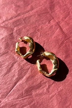 Load image into Gallery viewer, POMPAS EARRINGS IN GOLD