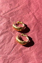 Load image into Gallery viewer, POMPAS EARRINGS IN GOLD