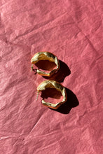 Load image into Gallery viewer, POMPAS EARRINGS IN GOLD