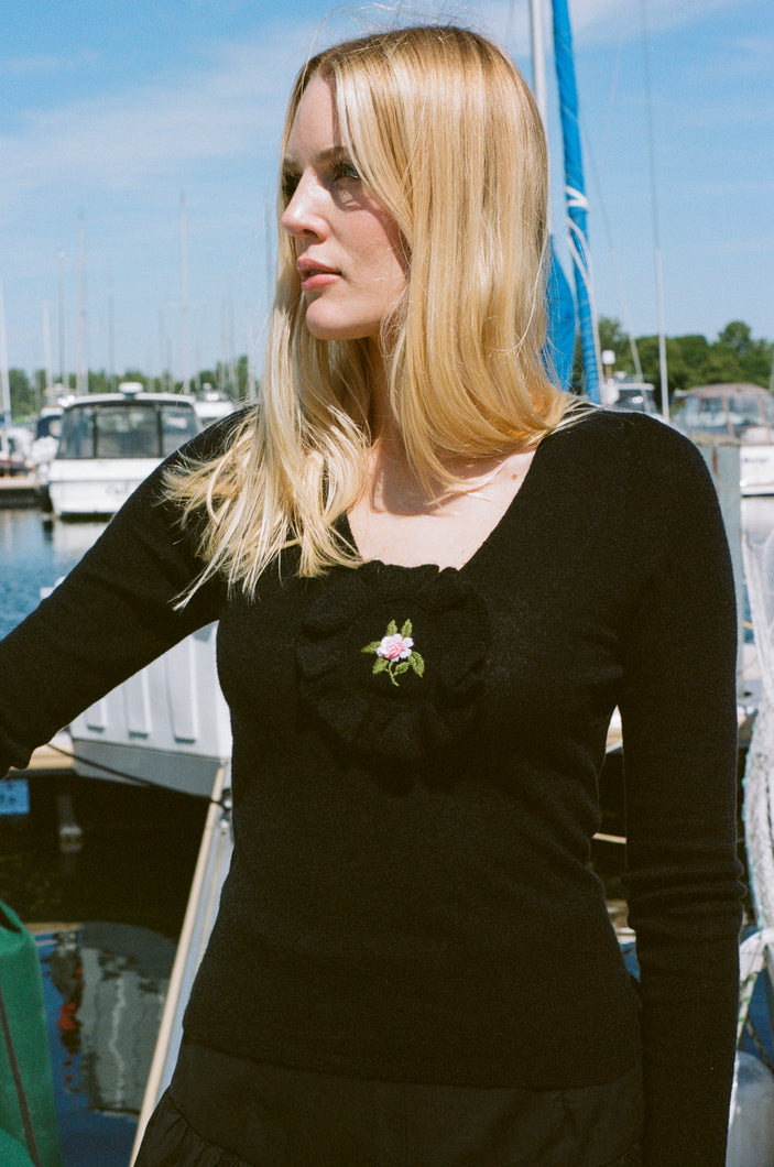 MOLLY KNITTED TOP WITH ROSE EMBROIDERY