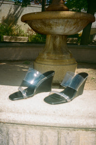 OLYMPIA WEDGE IN BLACK AND CLEAR
