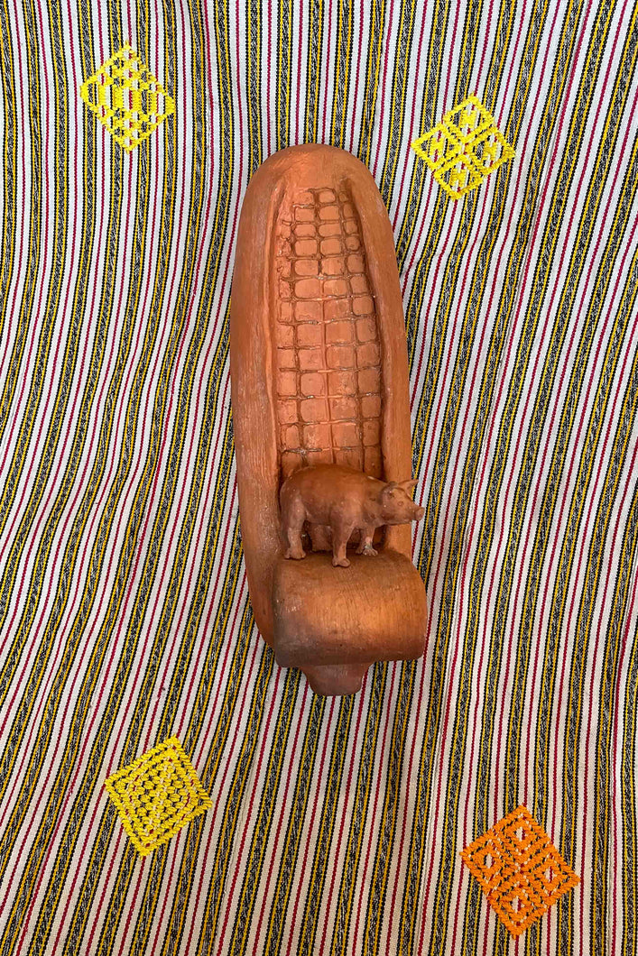 PEELED CORN CERAMIC WITH PIG WALL HANGING