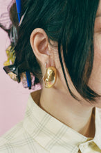 Load image into Gallery viewer, POMPAS EARRINGS IN GOLD