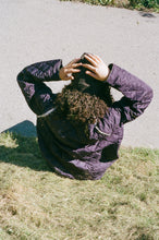 Load image into Gallery viewer, QUILTED COACH JACKET IN PURPLE