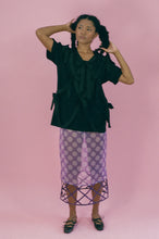 Load image into Gallery viewer, RIBBON TSHIRT IN BLACK