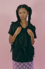 Load image into Gallery viewer, RIBBON TSHIRT IN BLACK