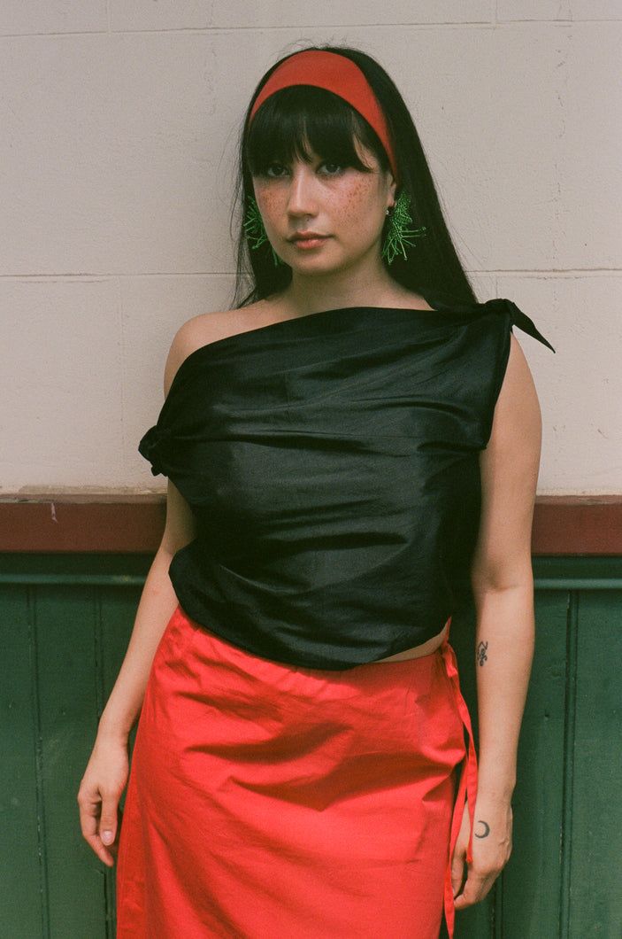 SWAN TOP IN BLACK