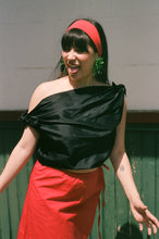 Load image into Gallery viewer, SWAN TOP IN BLACK