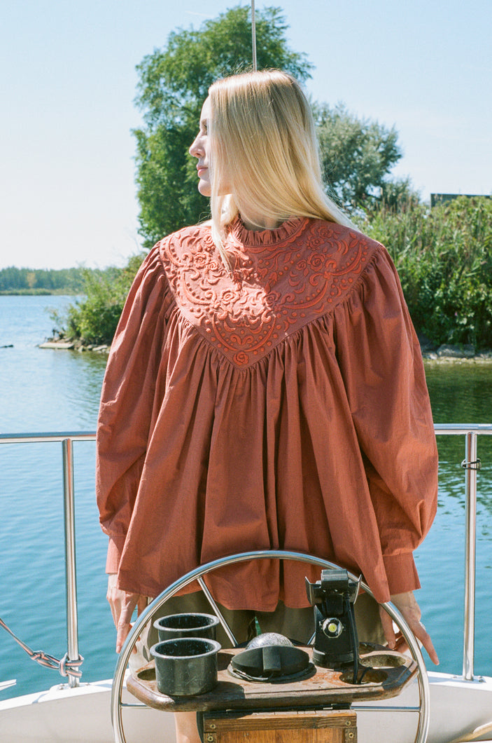 USTINA TOP WITH EMBROIDERY