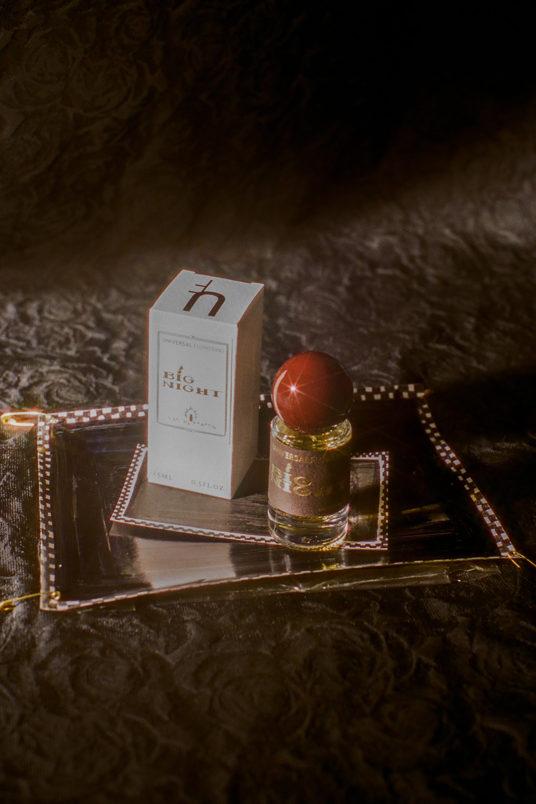 Maraschino Vetiver Artemisia Pineapple Neroli Bay Leaf Musk perfume