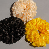 CARNATION SCRUNCHIE IN CREAM