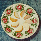 CIRCLE OF ROSES ANTIQUE PLATE