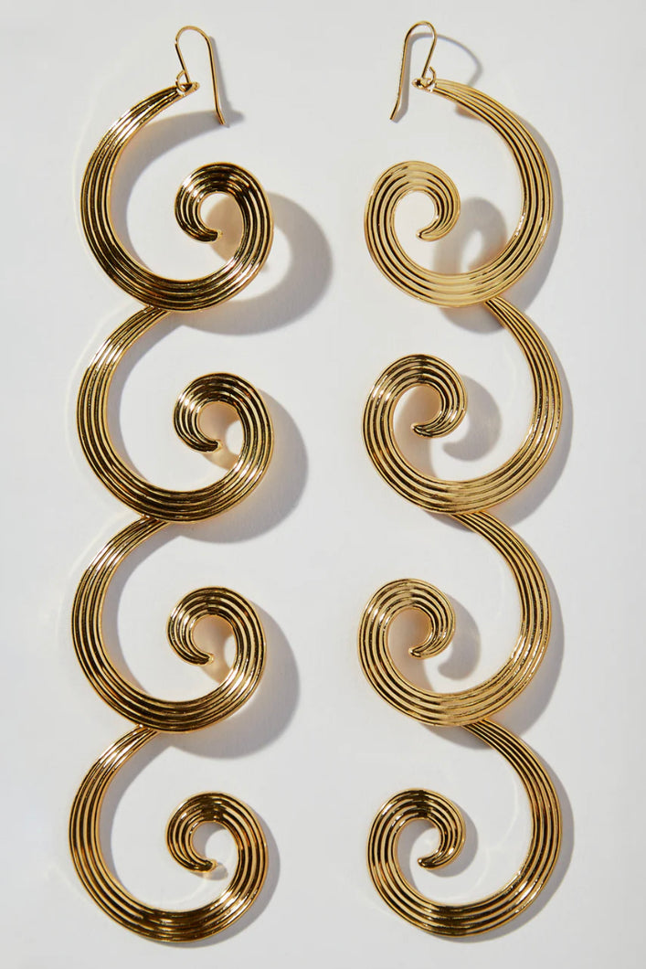 CURLY EARRINGS IN GOLD