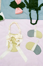 Load image into Gallery viewer, cotton poly cream pea baby baguette bow bag