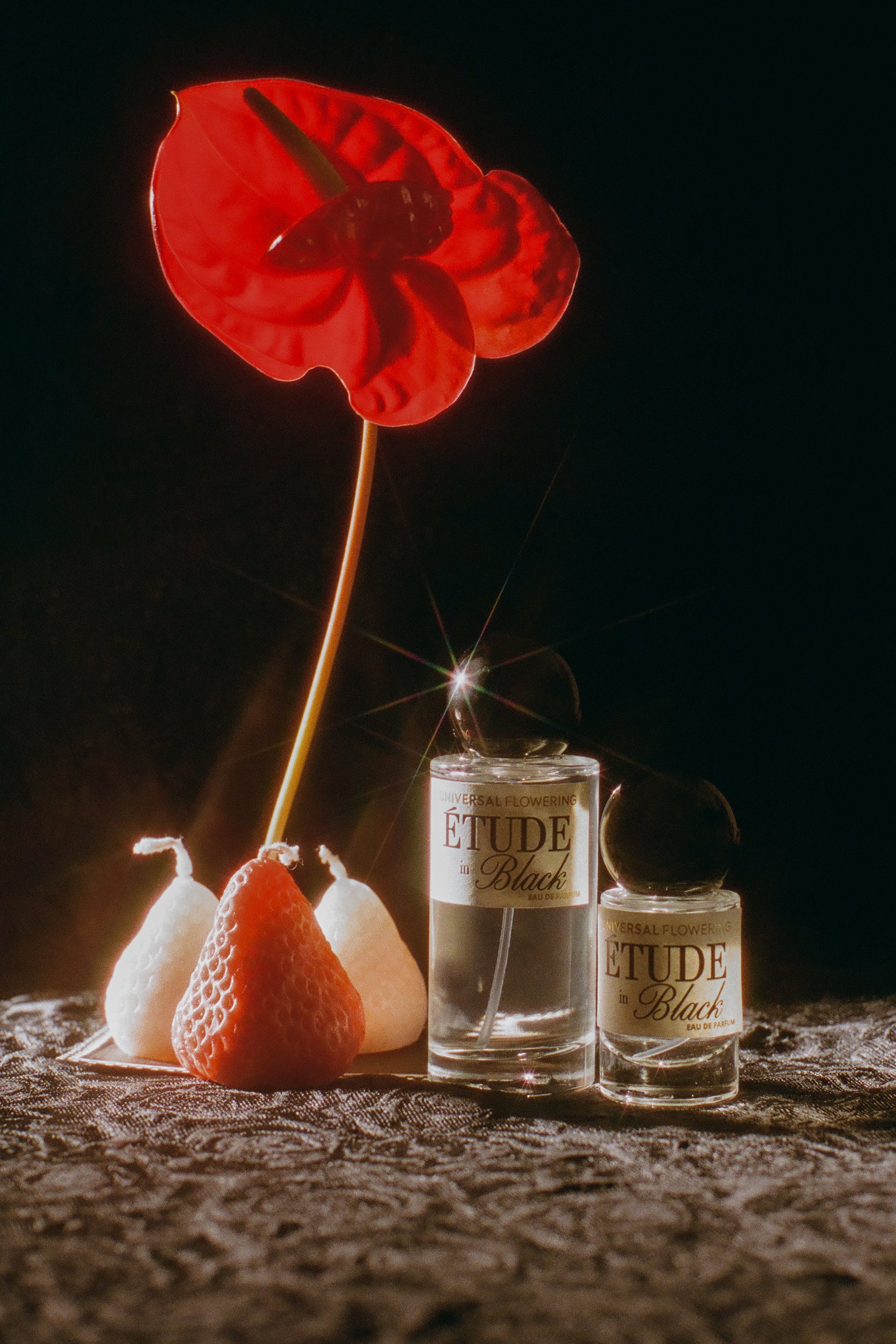 Strawberries Rose Liqueur Hinoki Canldewax Musk Cedarwood perfume