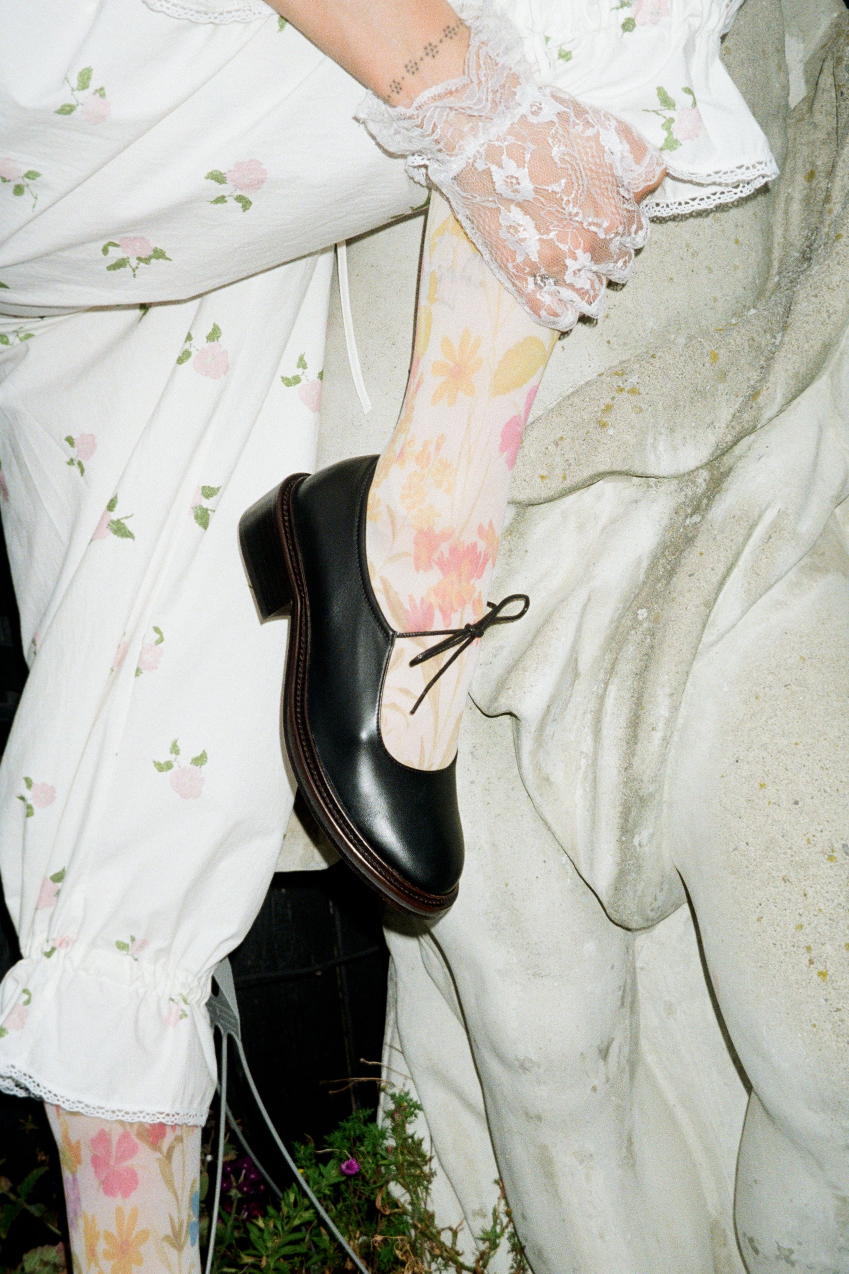ballerina mary jane kitten heel in black leather