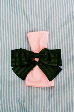 Load image into Gallery viewer, cotton poly dinner host black napkin bow holder