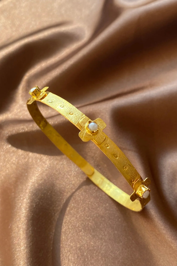 gold dainty bracelet with pearl crosses
