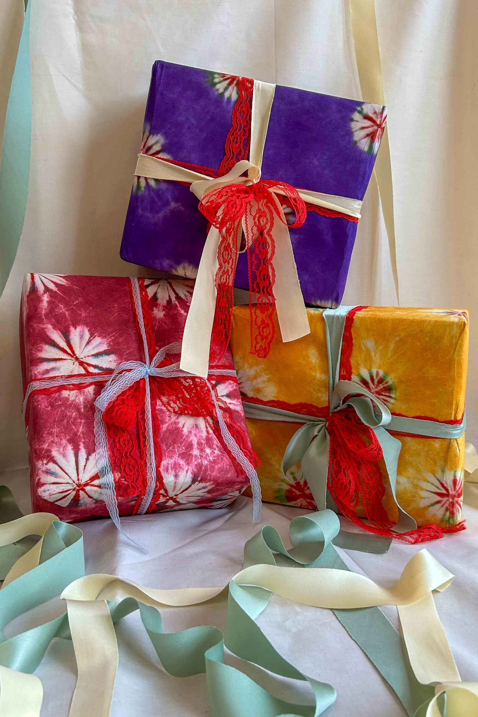 HOLIDAY GIFT WRAPPING