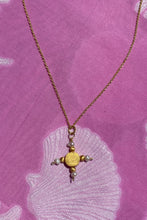 Load image into Gallery viewer, gold plated silver circular sun pearl necklace