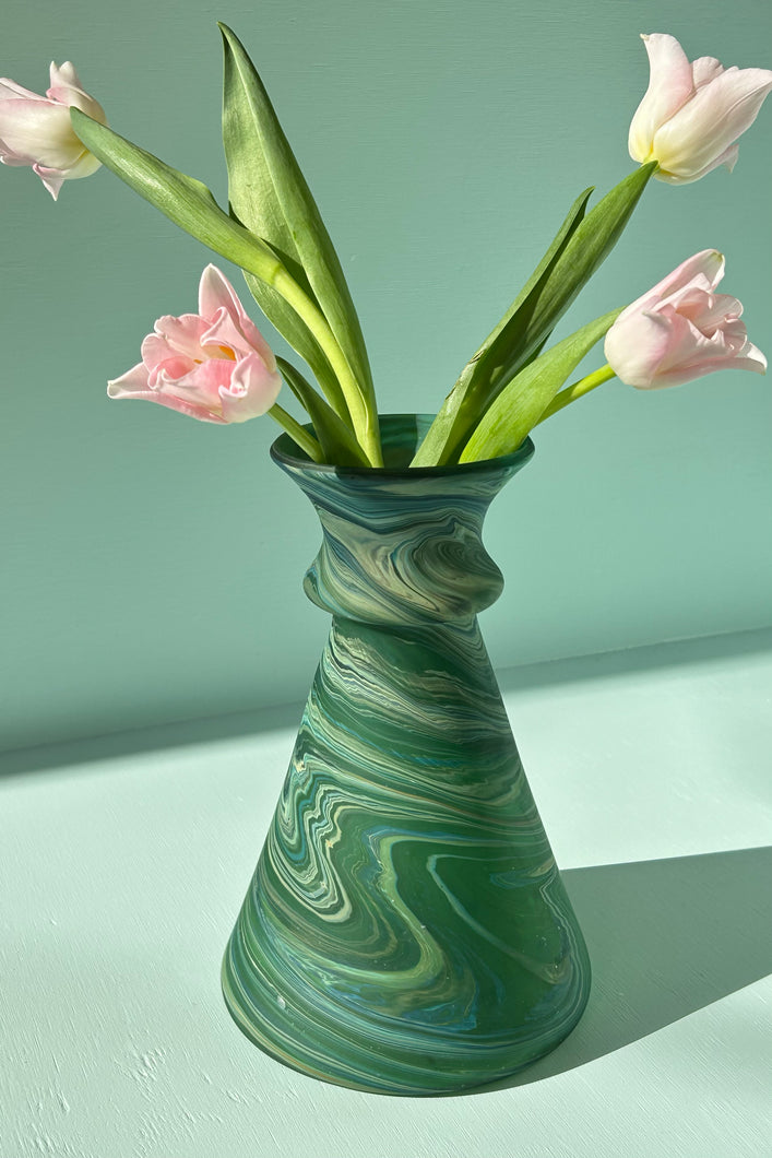 PYRAMID VASE IN GREEN