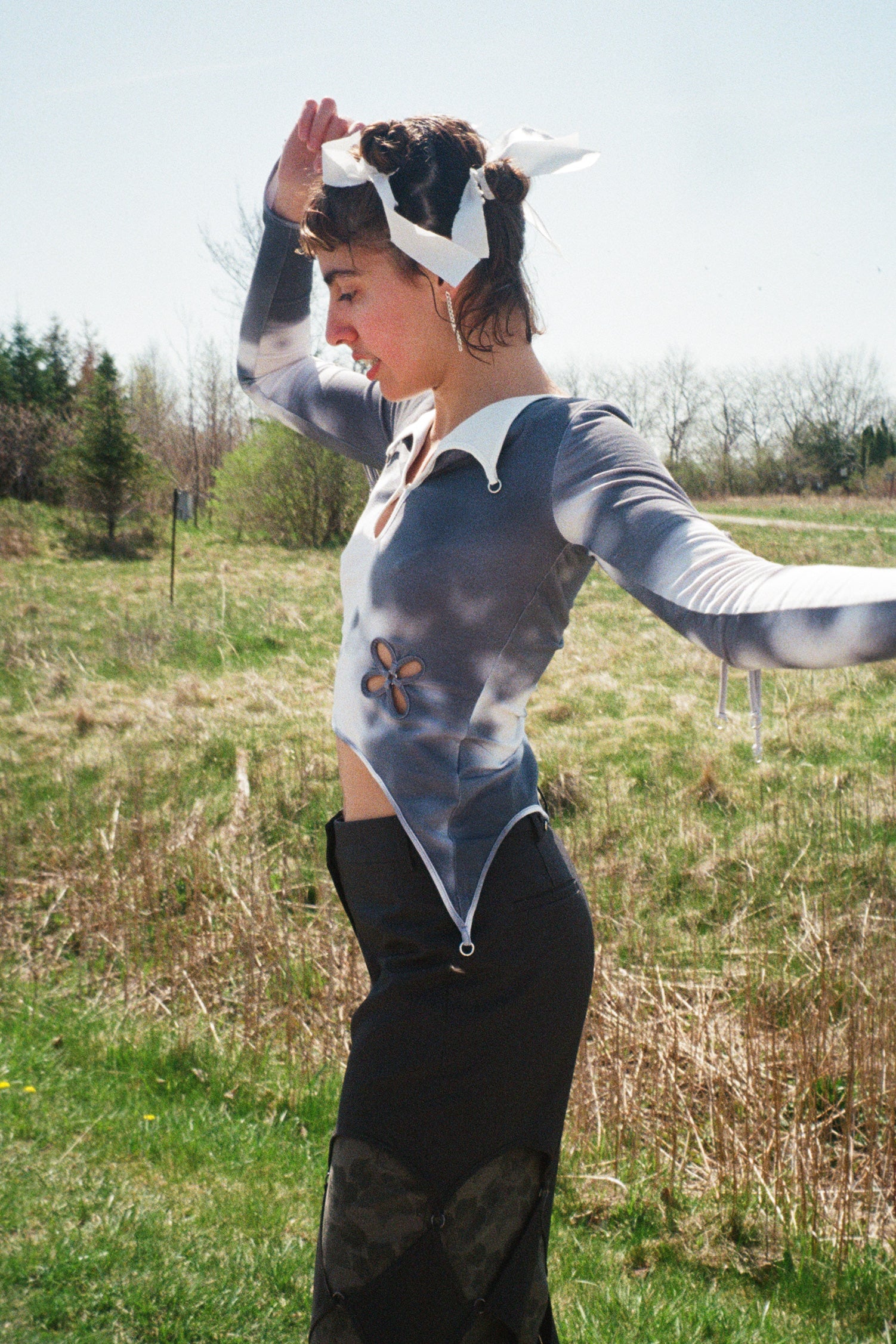 JESTER LONG SLEEVE WITH SHADOWS IN WHITE/GREY