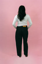 Load image into Gallery viewer, TONY JEANS IN OUTLIER DISCHARGE