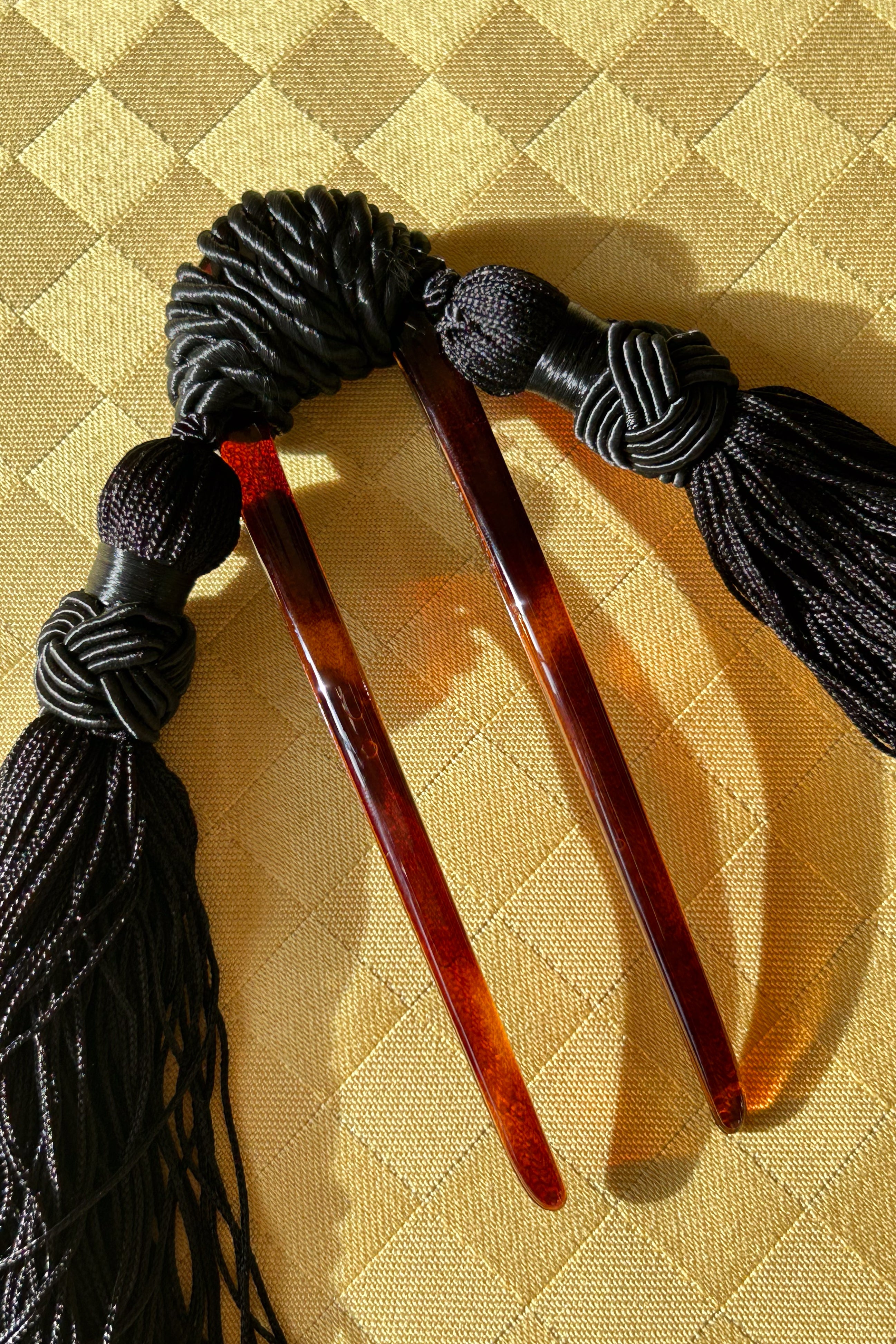 cellulose acetate tortoise shell comb with silk tassel