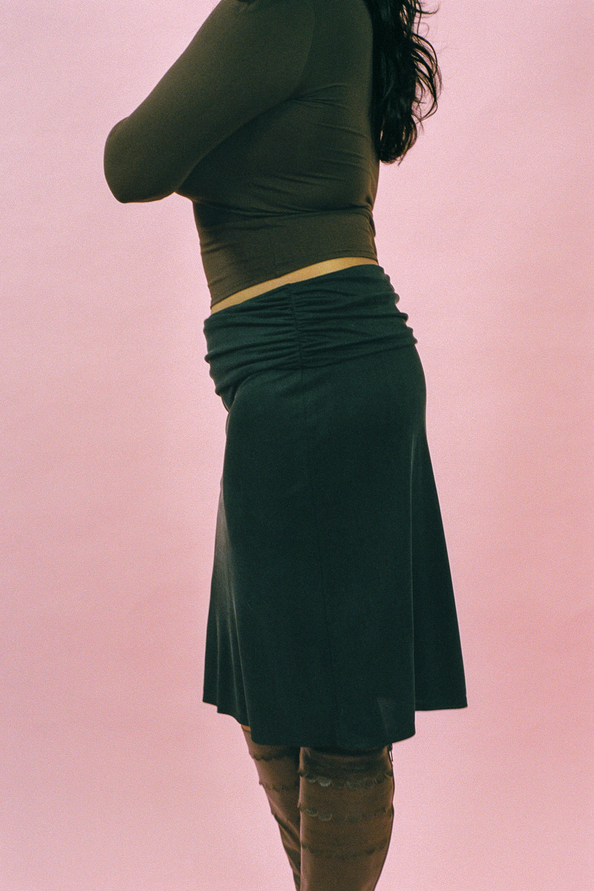 black cupro polyester low rise fitted flare skirt