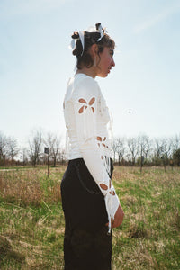 FLOWER LONG SLEEVE WITH METALLIC RINGS IN WHITE
