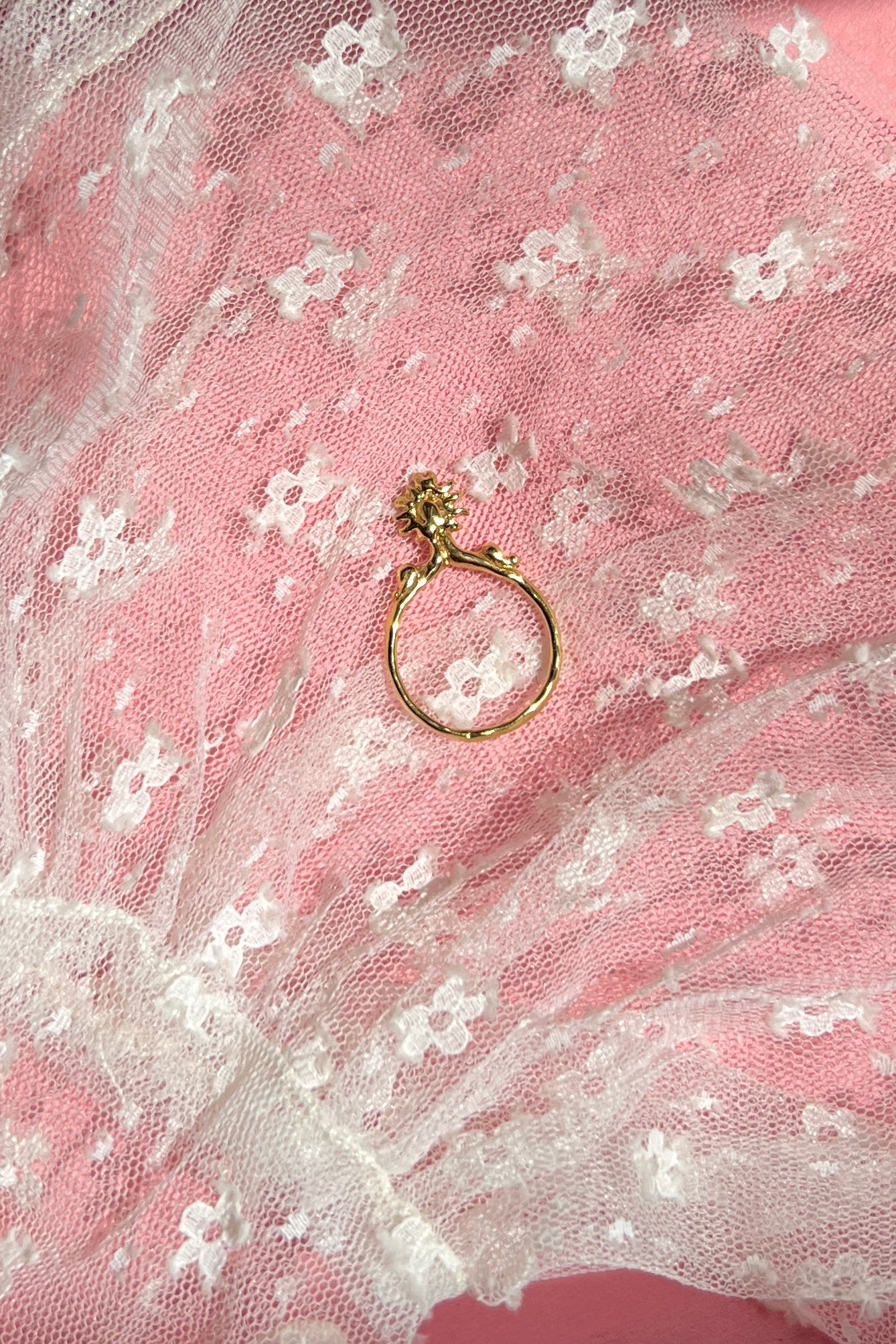 18k gold plated bronze ring with sunflower detail