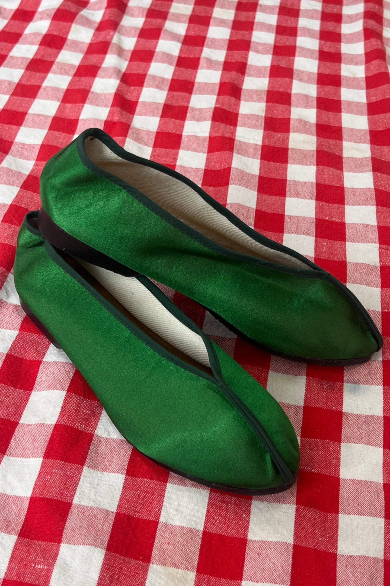 emerald green satin pointed theatre slipper