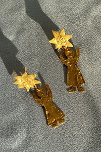 figures reaching to the sun gold etched earrings